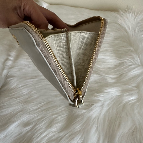 Auth Prada Wallet EUC - Picture 12 of 17